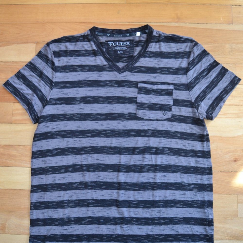 Guess V Neck T shirt
